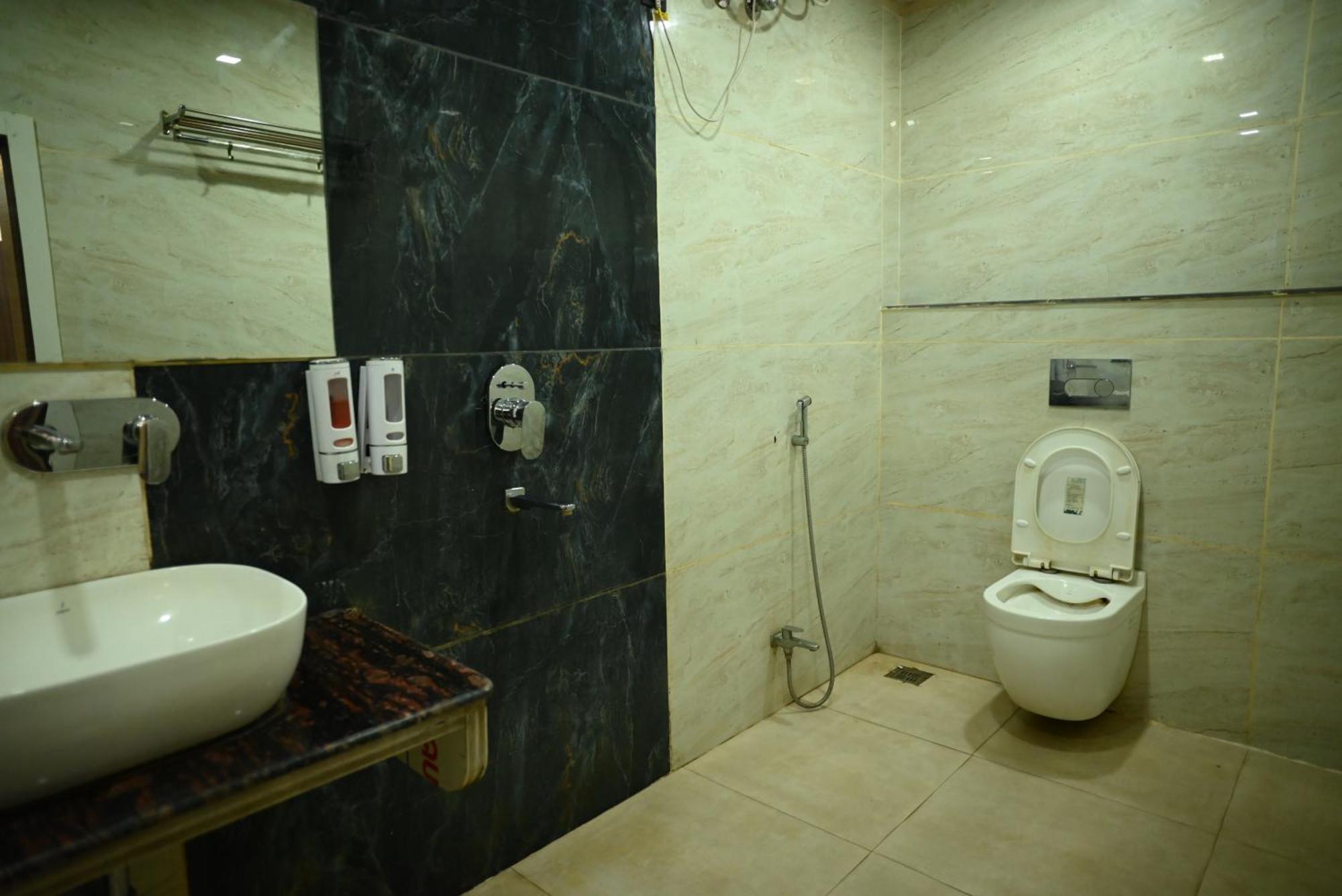 Kings Inn Hotel Ранчі Екстер'єр фото
